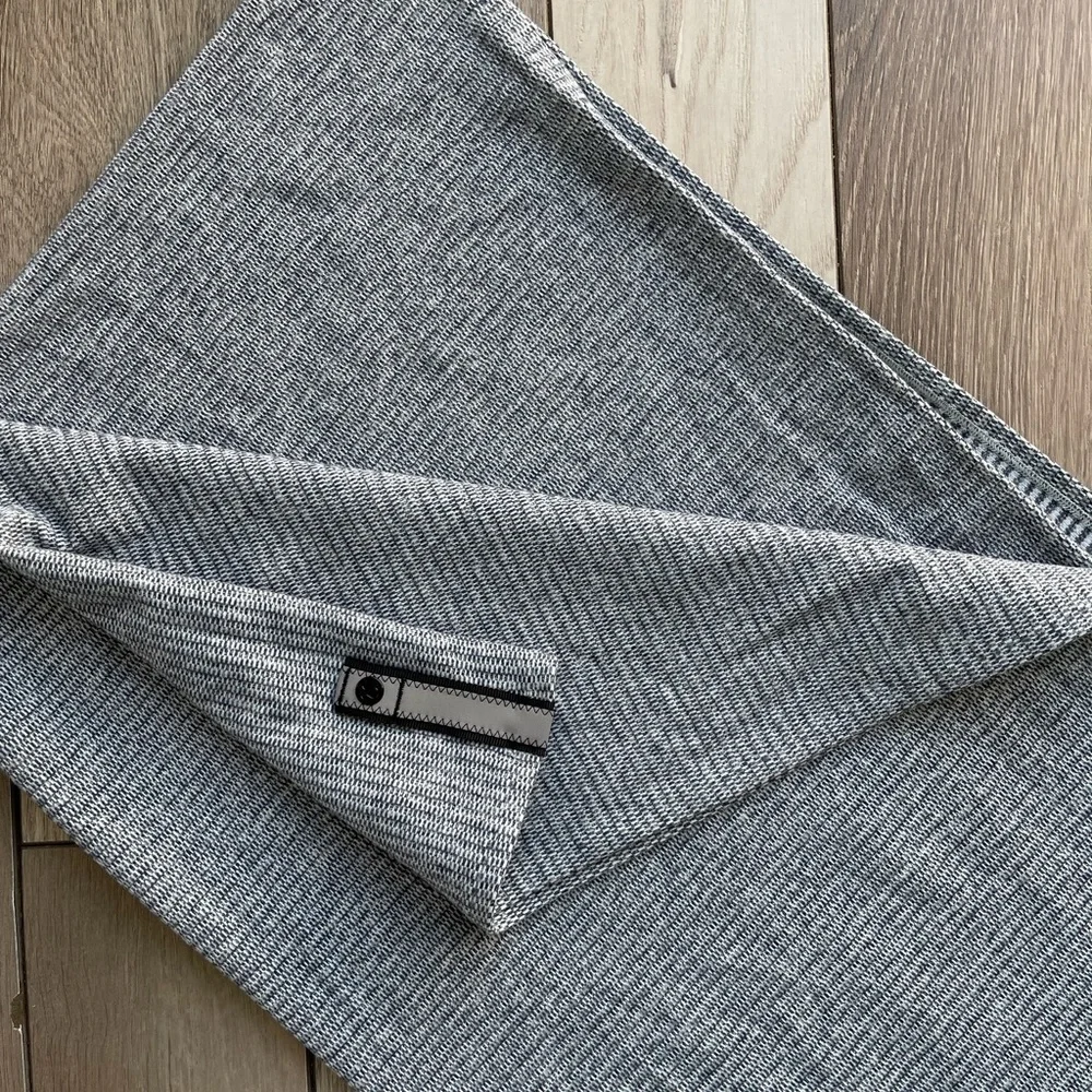 Lululemon Gray Black Knit Muktiwear soft Vinyasa scarf wrap with Button Detail